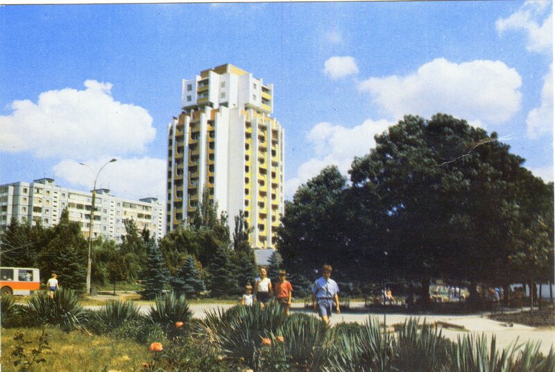  Высотный дом в микрорайоне Октябрьском